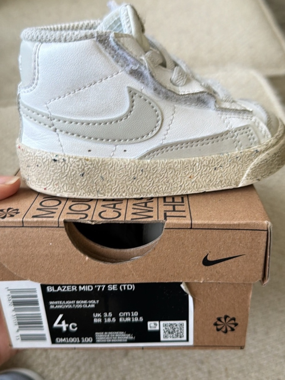 Nike Kids Blazer Mid ’77 SE High Top Sneaker in White and Light Gray